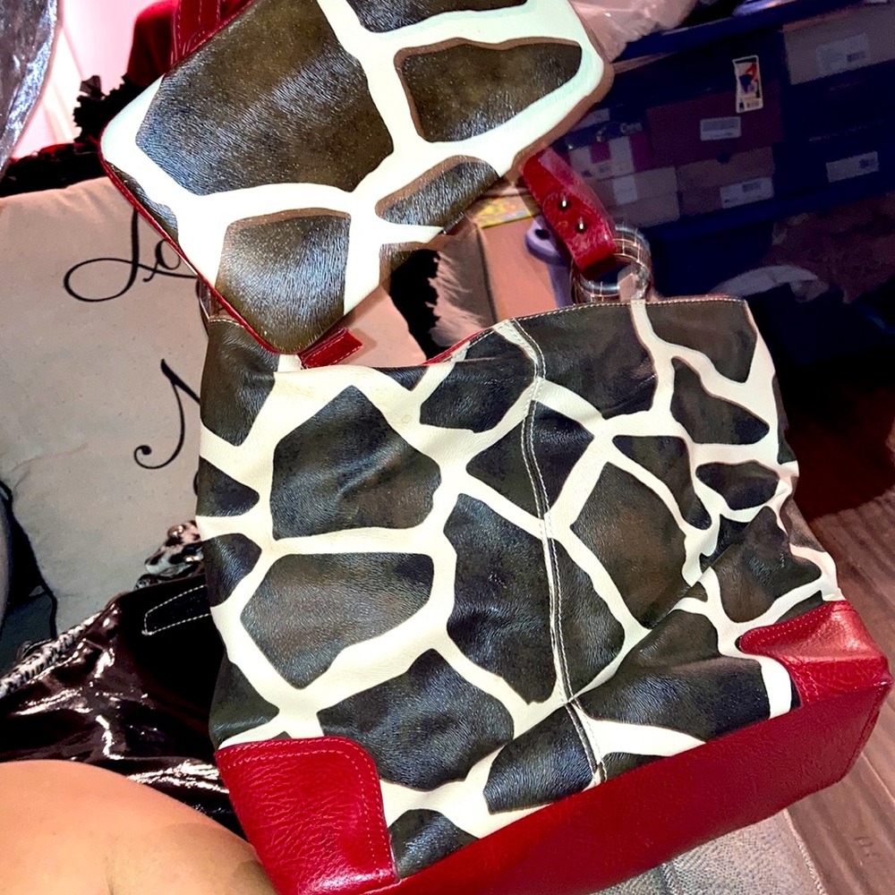 Giraffe pattern bag